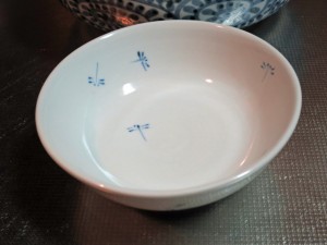 ウメノ青興陶園のトンボ柄の小鉢