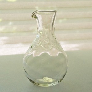 白瑠璃ガラス 七方流れ徳利(海馬ガラス工房)