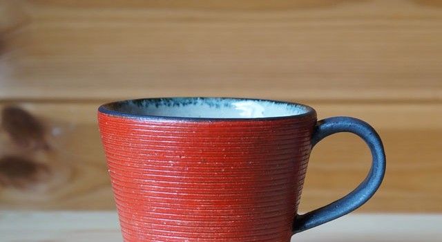 赤いマグカップ(沖誠)